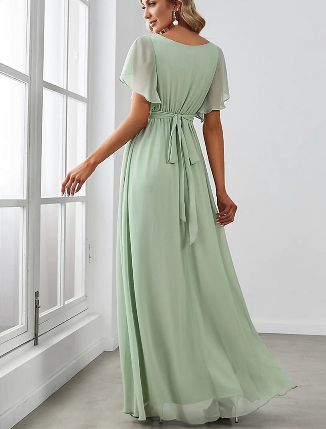 Vestidos de invitada de boda de corte A, elegantes, para cumpleaños, hasta el suelo, manga corta, cuello en V, cinturón/faja, gasa con volantes fruncidos y tirantes